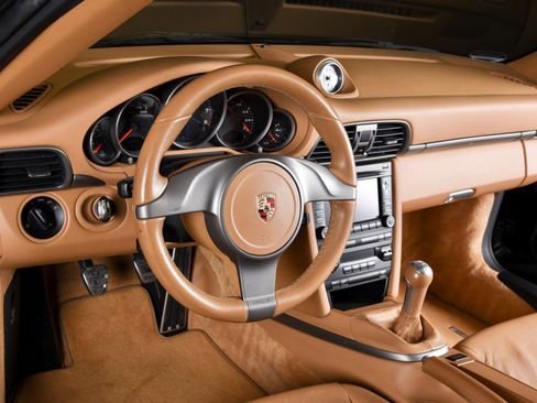 Used 2010 Porsche 911 Carrera RWD image 4