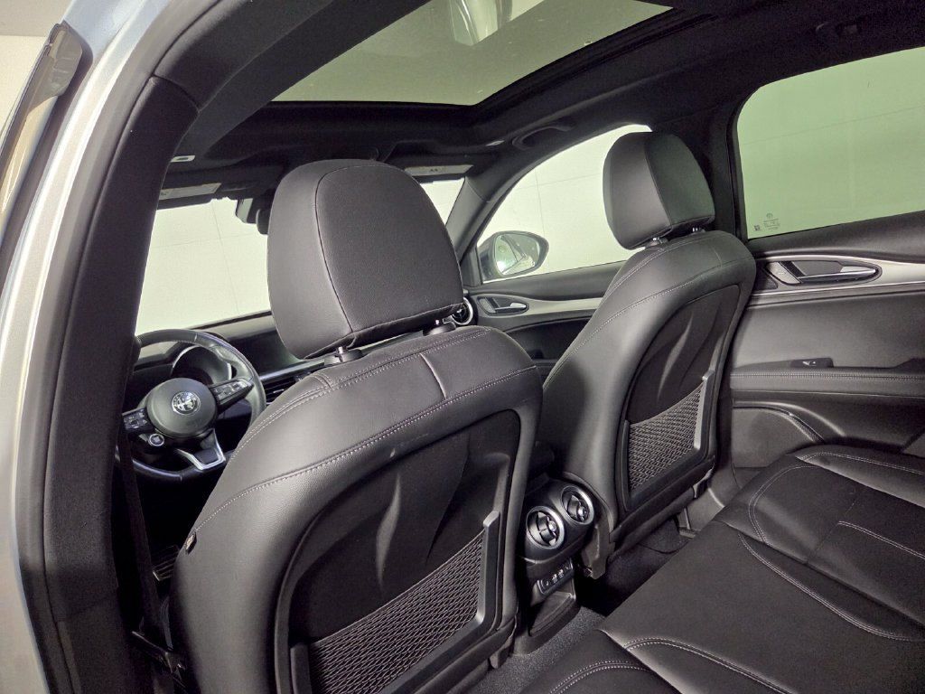 Used 2024 Alfa Romeo Stelvio Ti AWD/4WD image 23