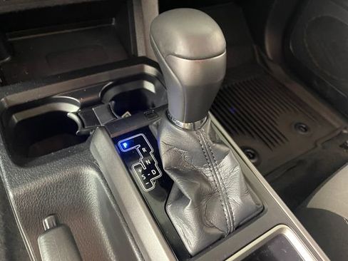 Used 2021 Toyota Tacoma TRD Off-Road image 11