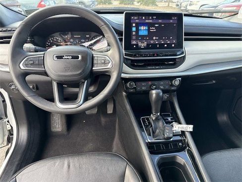 Used 2023 Jeep Compass Limited image 17