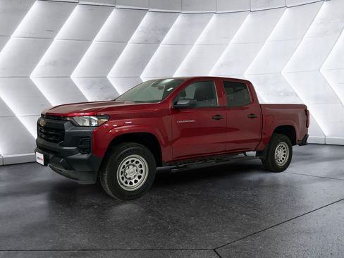 Used 2024 Chevrolet Colorado W/T w/ WT Convenience Package RWD image 3