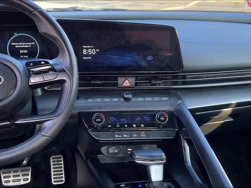 Certified 2025 Hyundai Elantra SEL image 7