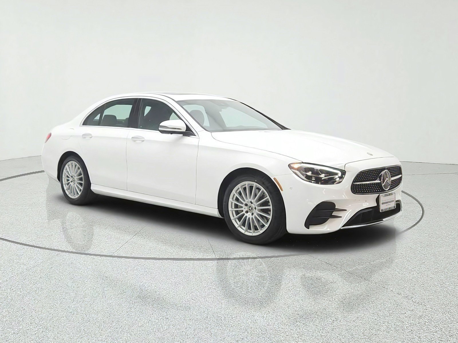Used 2023 Mercedes-Benz E 350 Sedan image 3
