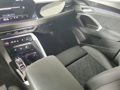Used 2025 Audi SQ5 Premium Plus w/ Premium Plus Package AWD/4WD image 17