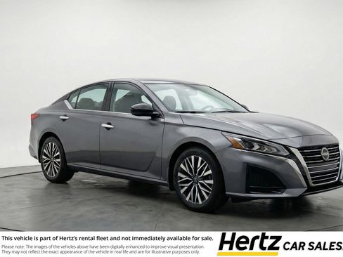 Used 2025 Nissan Altima 2.5 SV image 1