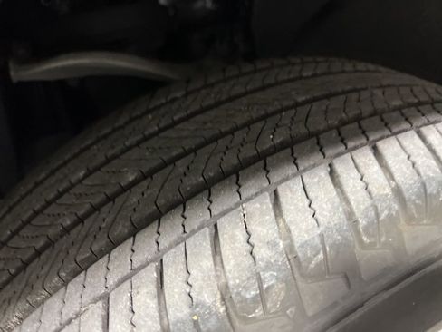 Used 2025 Chevrolet Tahoe LT image 37