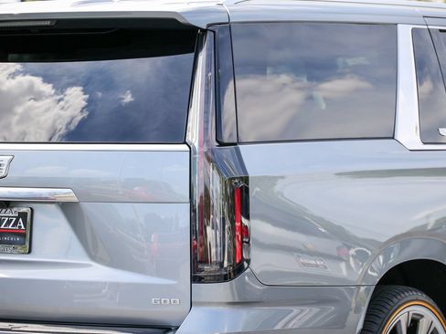 Used 2025 Cadillac Escalade ESV Premium Luxury Platinum AWD/4WD image 29