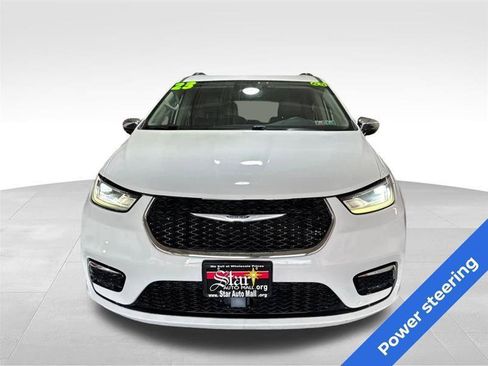 Used 2023 Chrysler Pacifica Limited FWD image 2