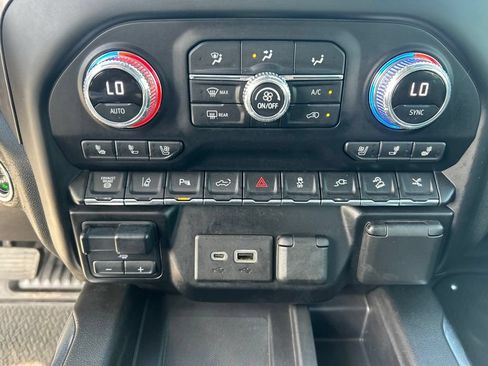 Used 2021 GMC Sierra 2500 Denali w/ Denali Ultimate Package AWD/4WD image 27