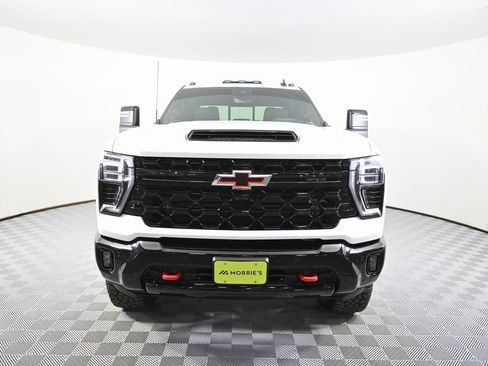Used 2025 Chevrolet Silverado 2500 ZR2 w/ Technology Package image 11