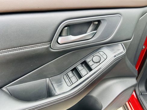 Used 2023 Nissan Rogue SV w/ SV Premium B Package image 13