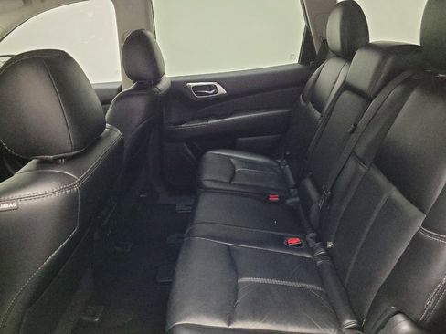 Used 2019 Nissan Pathfinder SL AWD/4WD image 18