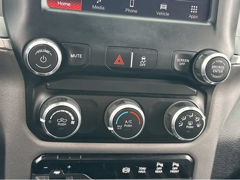 Used 2024 RAM 2500 Big Horn w/ Off Road Package AWD/4WD image 31