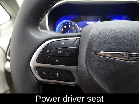 Used 2024 Chrysler Pacifica Touring-L image 8