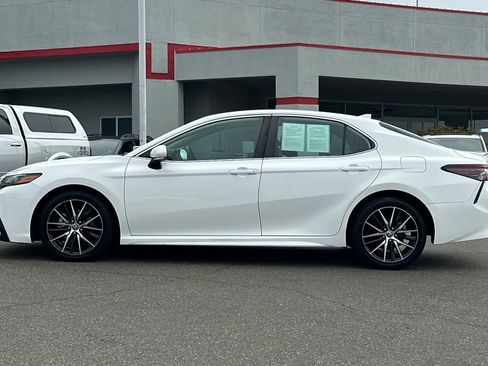 Certified 2022 Toyota Camry SE image 9