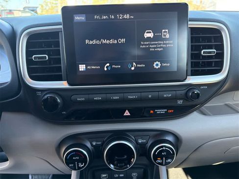 Used 2023 Hyundai Venue SEL image 25