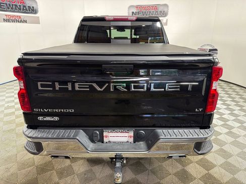 Used 2023 Chevrolet Silverado 1500 LT w/ Z71 Off-Road Package AWD/4WD image 4