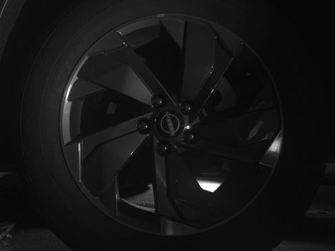 Used 2025 Nissan Rogue SV FWD image 14