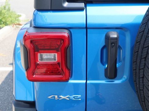 Used 2023 Jeep Wrangler Unlimited Sahara w/ Cold Weather Group AWD/4WD image 33