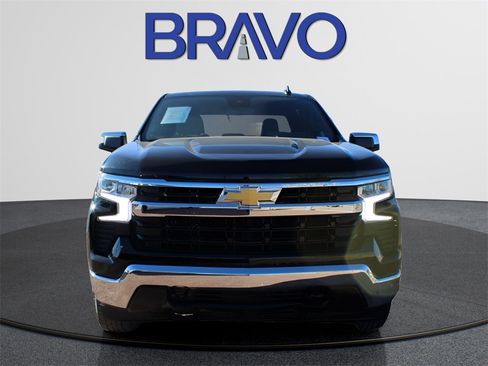 Used 2025 Chevrolet Silverado 1500 LT image 2