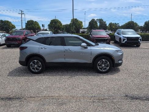 Used 2025 Chevrolet Blazer LT AWD/4WD image 16