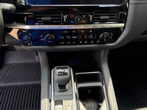 New 2026 Nissan Pathfinder Platinum AWD/4WD image 12