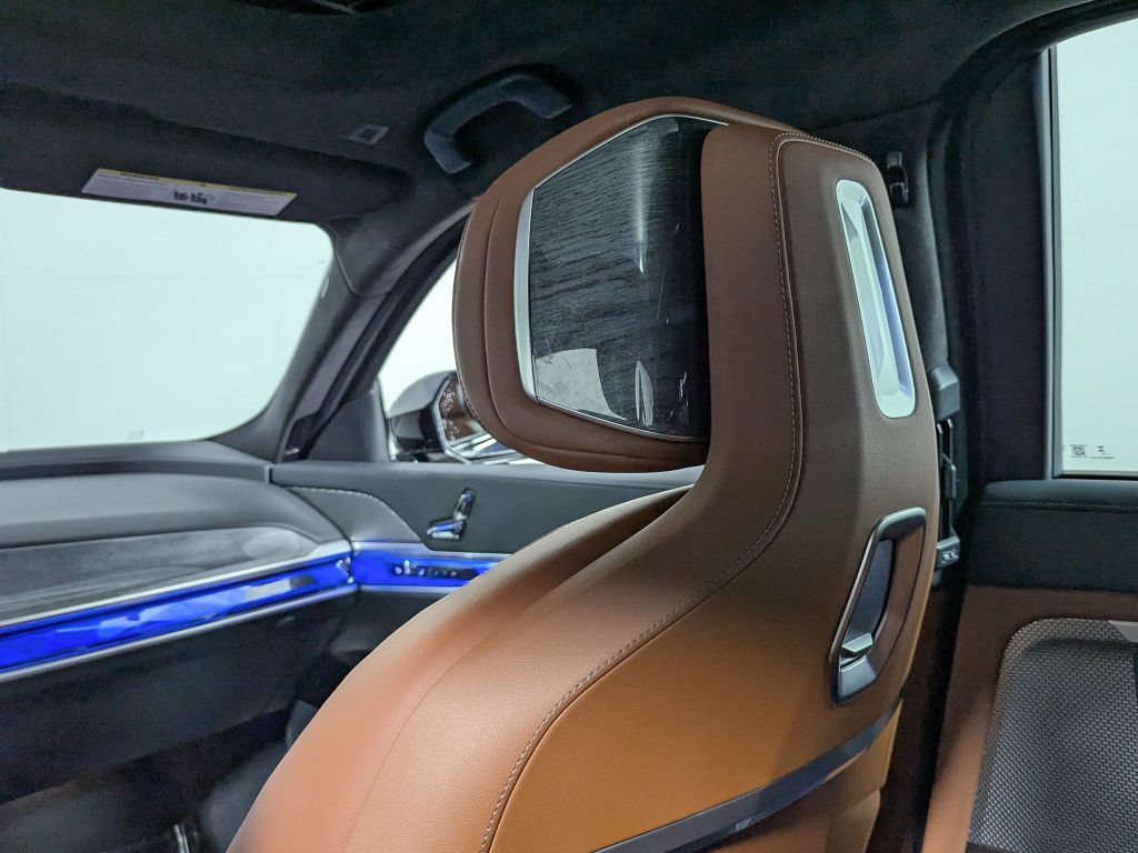 Certified 2023 BMW 740i RWD image 23