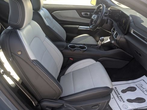 Used 2025 Ford Mustang Premium RWD image 35