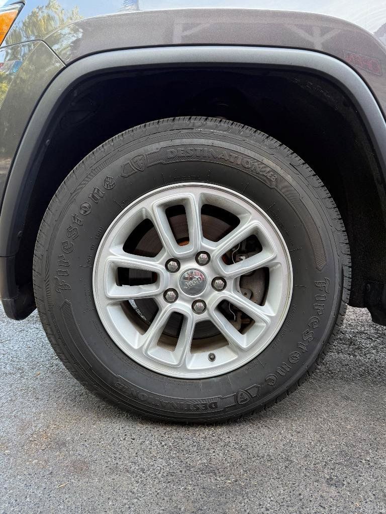 Used 2019 Jeep Grand Cherokee Laredo RWD image 13