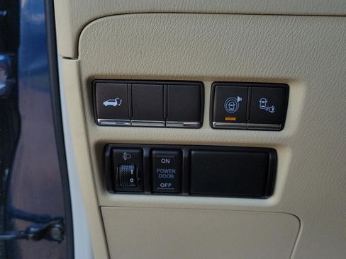 Used 2017 INFINITI QX80 2WD w/ Driver Assistance Package image 15