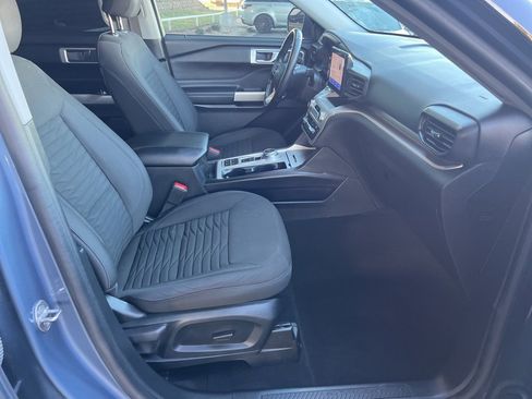 Used 2021 Ford Explorer XLT image 12