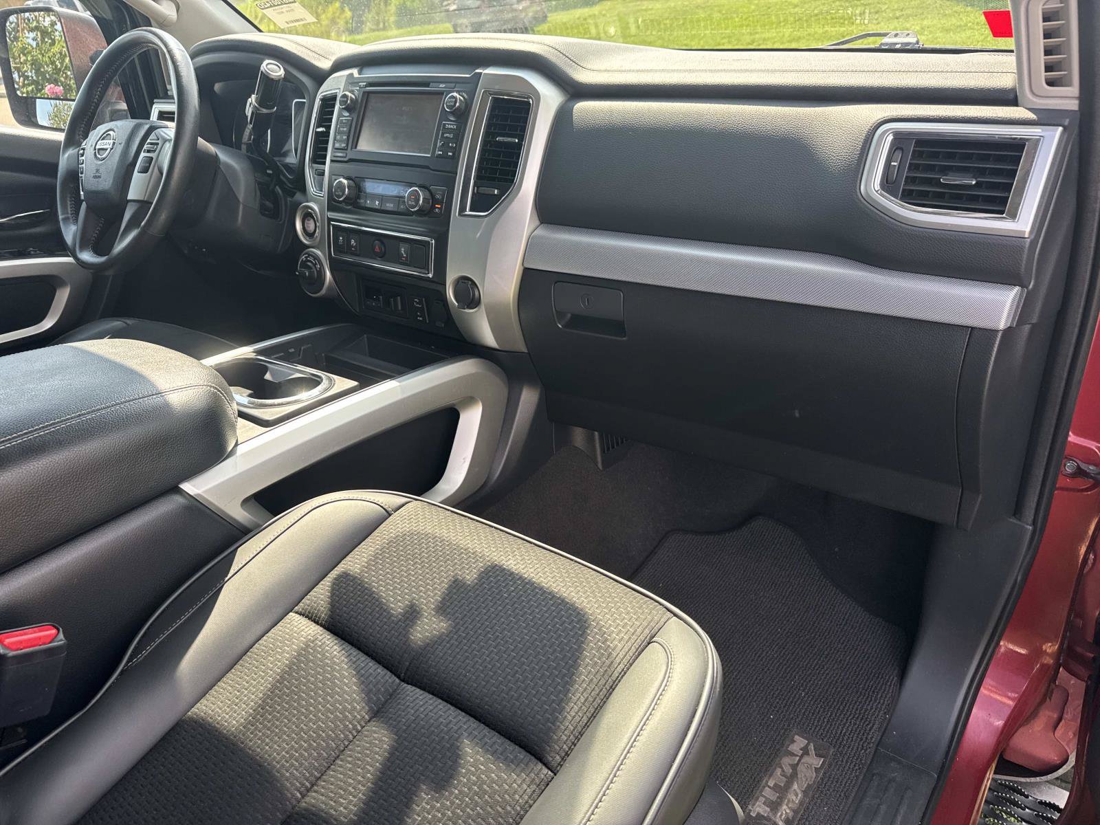 Used 2017 Nissan Titan PRO-4X AWD/4WD image 11