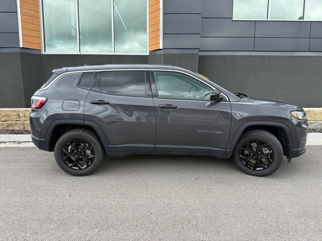 Used 2024 Jeep Compass Sport AWD/4WD image 2