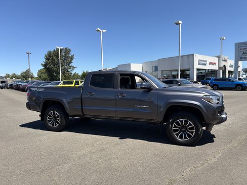 Used 2021 Toyota Tacoma TRD Sport AWD/4WD image 7