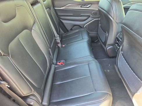 Used 2023 Jeep Grand Cherokee image 17