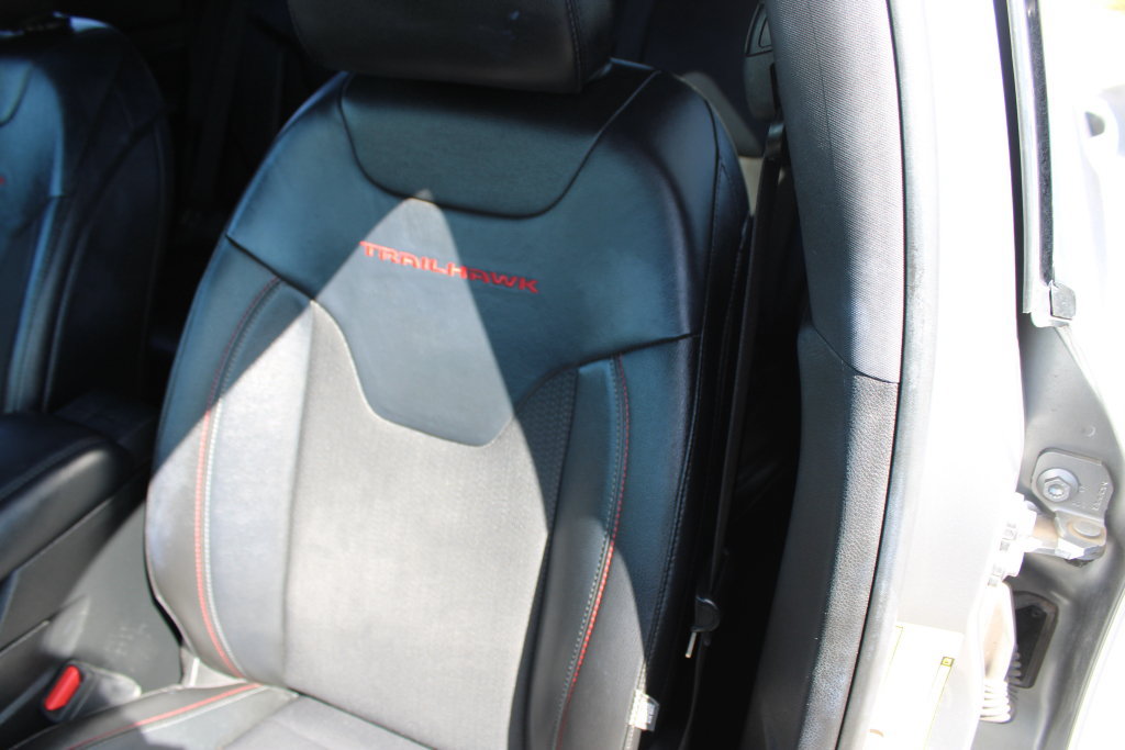 Used 2024 Jeep Compass Trailhawk AWD/4WD image 16