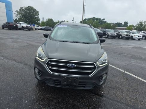 Used 2017 Ford Escape SE w/ Equipment Group 201A FWD image 8