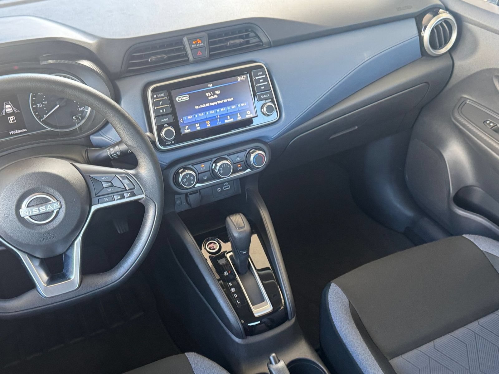Used 2025 Nissan Versa SV FWD image 19