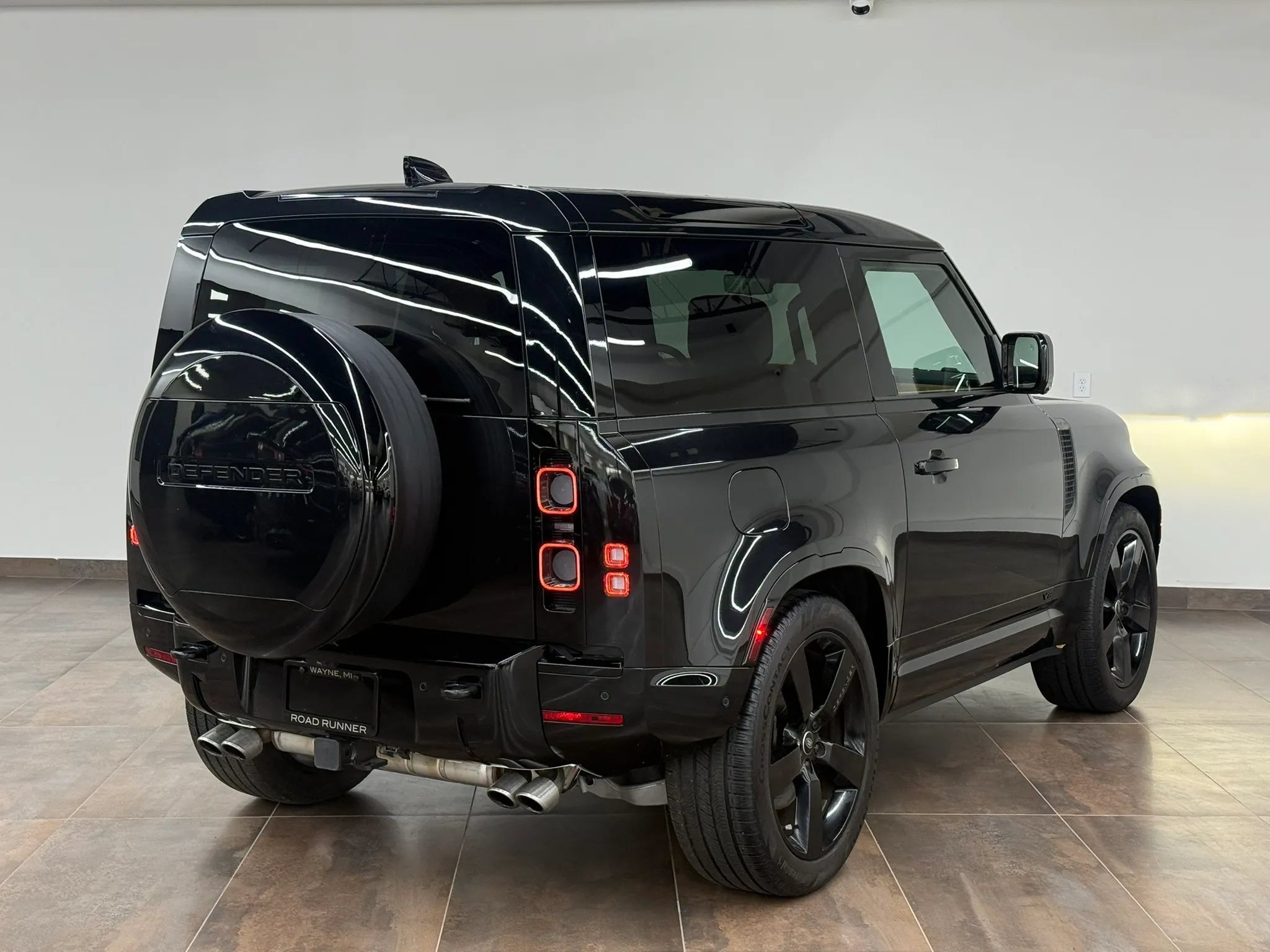 Used 2024 Land Rover Defender 90 V8 AWD/4WD image 12