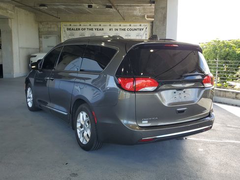 Used 2020 Chrysler Pacifica Limited w/ Advanced Safetytec Group FWD image 3