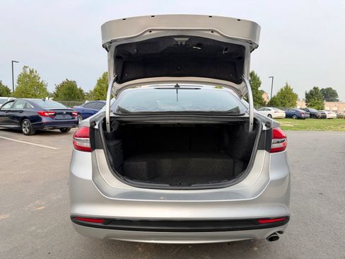 Used 2018 Ford Fusion SE FWD image 34