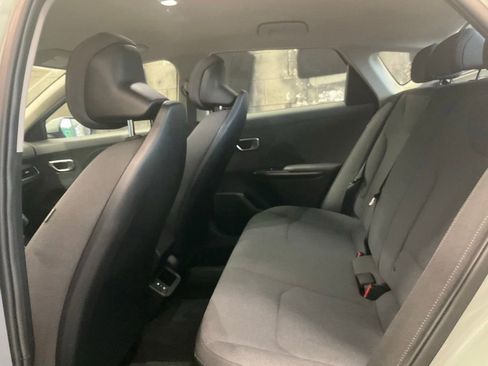 Used 2025 Kia K4 FWD image 32