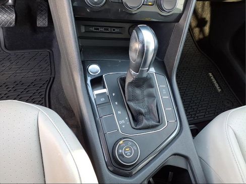 Used 2019 Volkswagen Tiguan SE w/ Panoramic Sunroof Package image 18