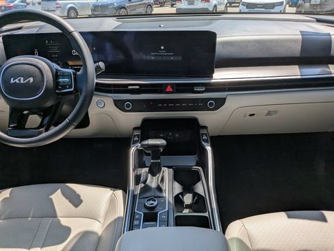 Certified 2025 Kia Sorento S AWD/4WD image 16