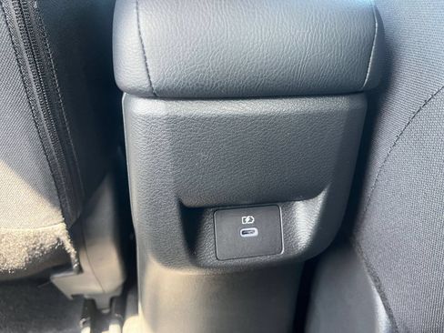 Used 2025 Nissan Versa SV FWD image 22