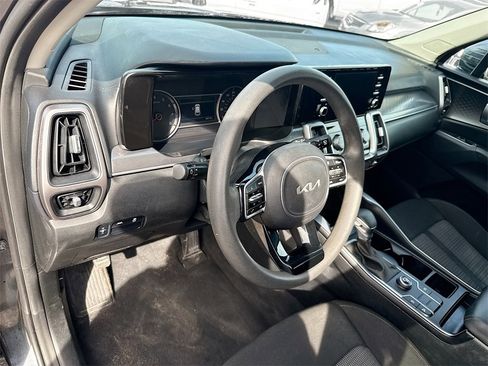 Used 2023 Kia Sorento LX image 9