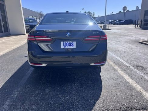 New 2025 BMW 530i xDrive w/ Premium Package image 4