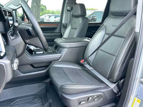 Used 2024 GMC Sierra 2500 Denali w/ Denali Reserve Package AWD/4WD image 17