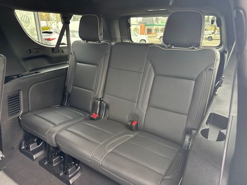 Used 2023 GMC Yukon XL SLT w/ SLT Luxury Package AWD/4WD image 10