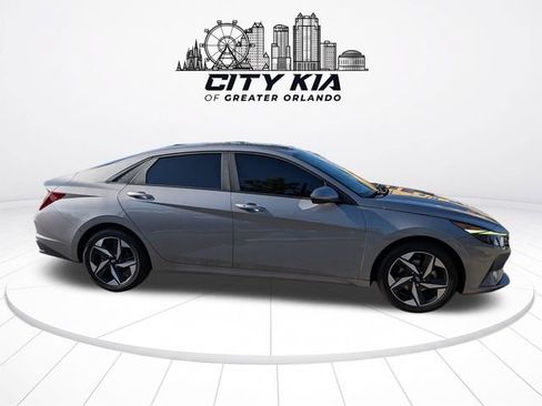 Used 2023 Hyundai Elantra SEL w/ Convenience Package FWD image 7